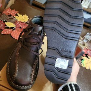 New Clarks boots men's size 7